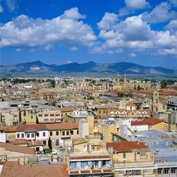 ZYPERN, Hauptstadt Nikosia: die einzige noch geteilte Hauptstadt dieser Welt, Blick ueber den tuerkischen Teil der Stadt